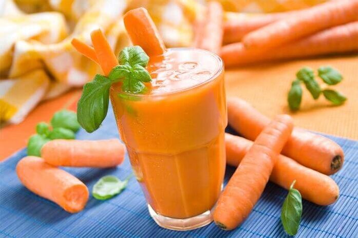 El jugo de zanahoria y manzana está indicado para la pancreatitis.
